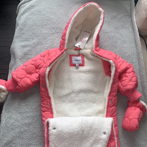 NWT Snow Suit with detachable mittens - Picture 3 of 4